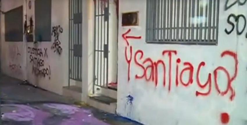 Manifestantes atacan consulado argentino en Concepción por el caso de Santiago Maldonado