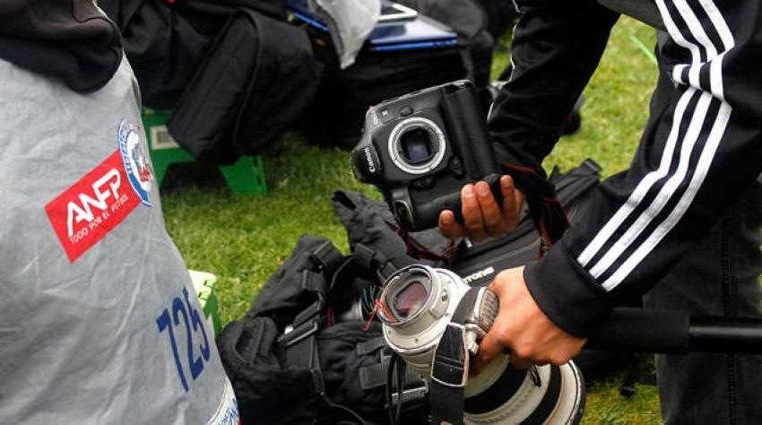 PDI recibe orden de indagar incidente de Pinilla con cámara de reportero gráfico