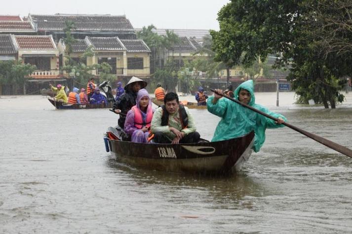Una treintena de  muertos deja el paso del tifón Damrey por Vietnam