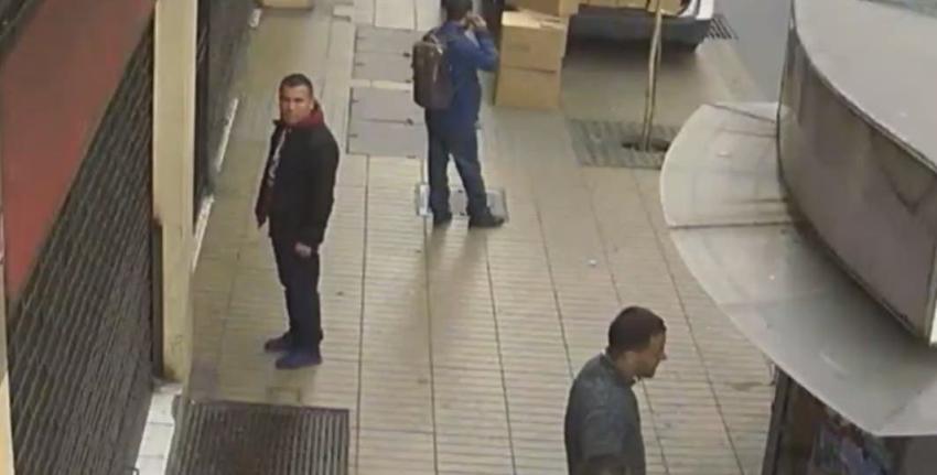 [VIDEO] Así roban "los pulpos" a turistas en el centro de Santiago