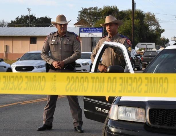 Policía de Texas cree que atacante de iglesia se suicidó