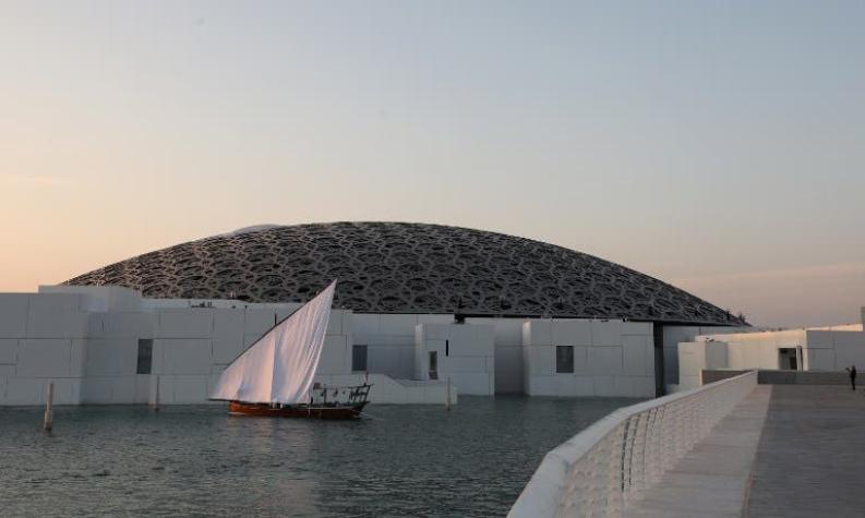El Louvre de Abu Dabi abre sus puertas tras 10 años