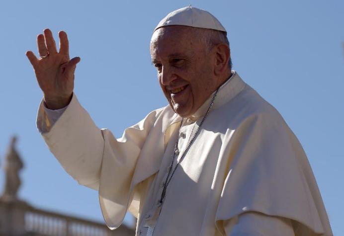 Papa contra los cigarrillos: Prohíbe su venta en el Vaticano a partir del 2018