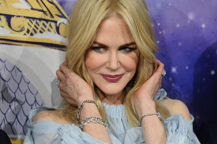 Nicole Kidman deslumbra en evento navideño... nuevamente por su extraña manera de aplaudir