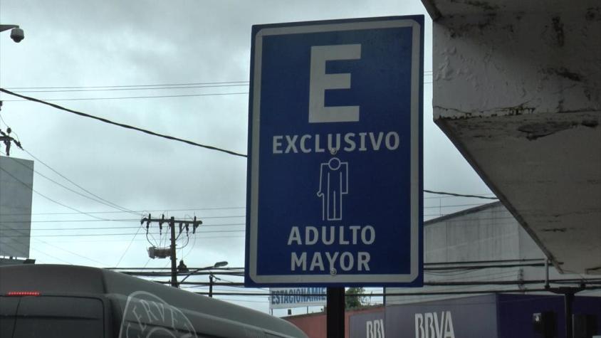 [VIDEO] Valdivia debuta sus estacionamientos reservados para adultos mayores