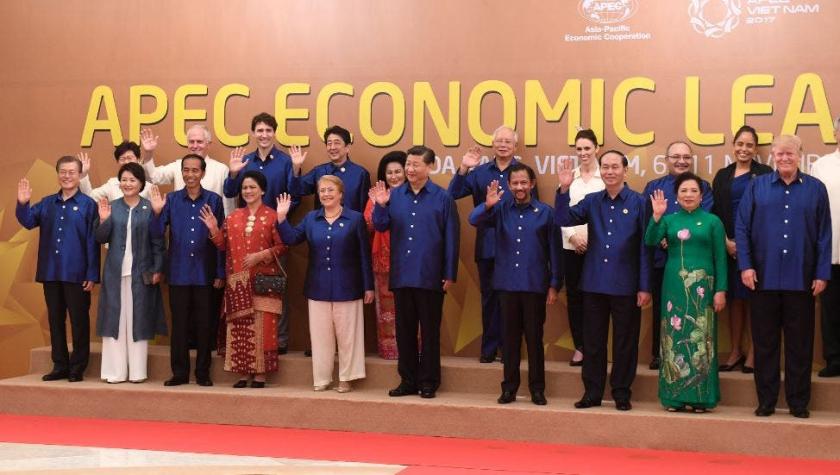 Bachelet coincide con Trump en cumbre APEC en Vietnam