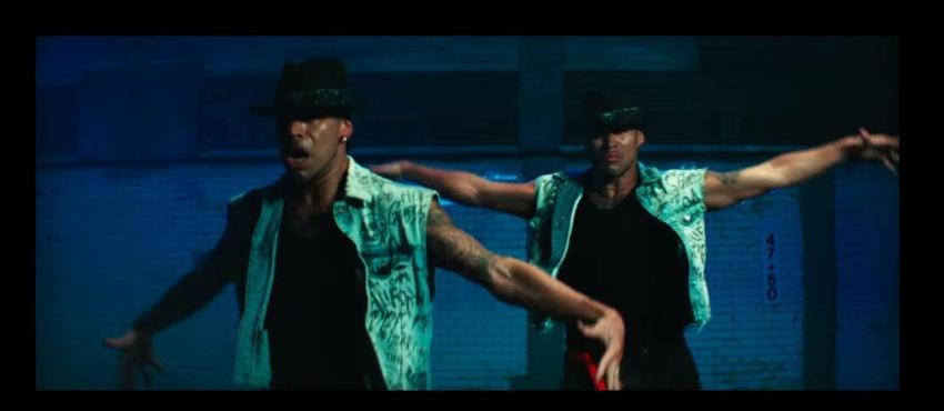 Los Power Peralta 'se tiran un paso' en el nuevo video de Jennifer Lopez junto a Wisin