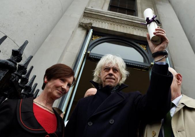 Cantante Bob Geldof devuelve premio en protesta por situación de los rohinyás