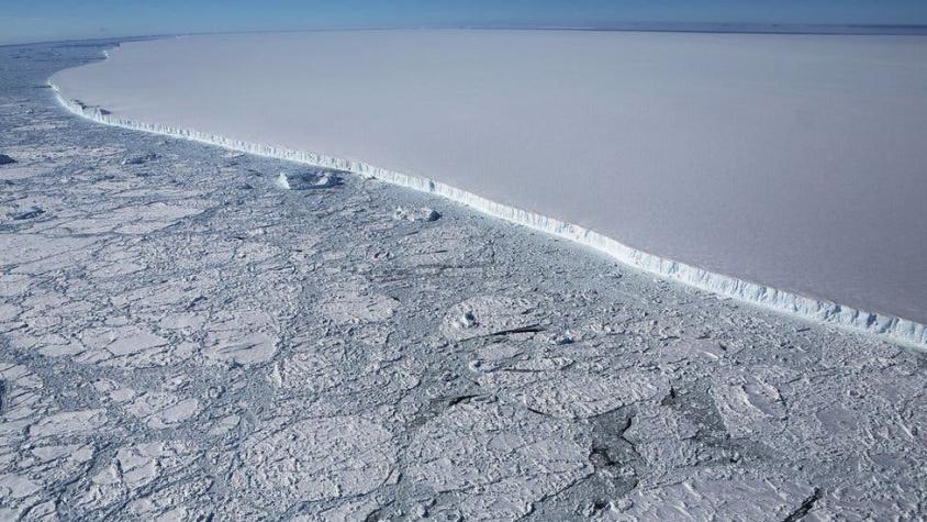 El mapa que revela el calor escondido en las rocas bajo la capa de hielo que recubre la Antártica