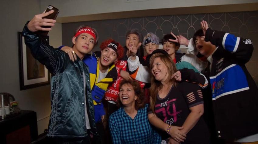 Kimmel le juega una broma a las superfans de BTS e invita a sus madres a conocer al grupo de k-pop