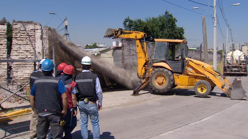 [VIDEO] Polémica demolición de muro en La Legua