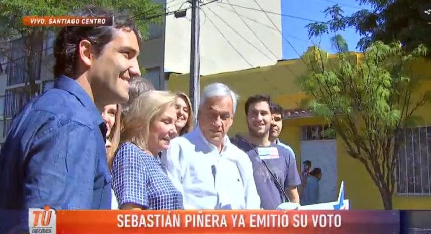 [VIDEO] El comentado codazo de Sebastián Piñera a Cecilia Morel