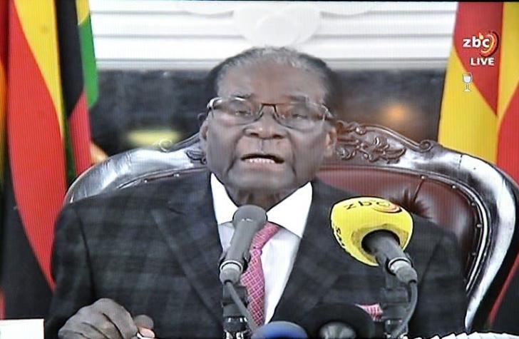 Presidente Mugabe esquiva dimitir y se aferra al poder