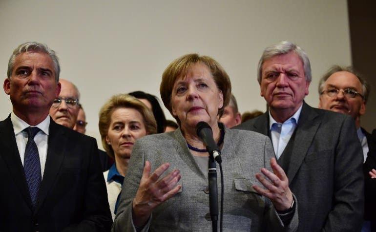 Futuro político de Merkel peligra por crisis sin precedentes en Alemania
