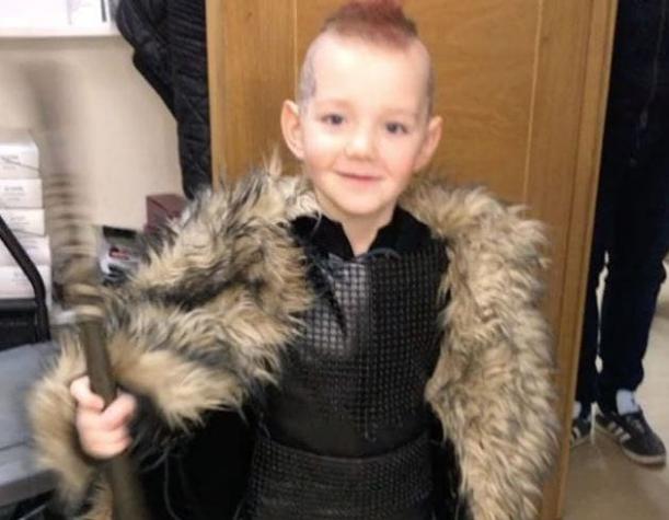 El niño enfermo de cáncer que gracias al elenco de "Vikingos" fue Ragnar por un día