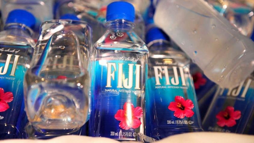 El controvertido negocio de Fiji, el agua de lujo que recorre más de 12.000 kilómetros