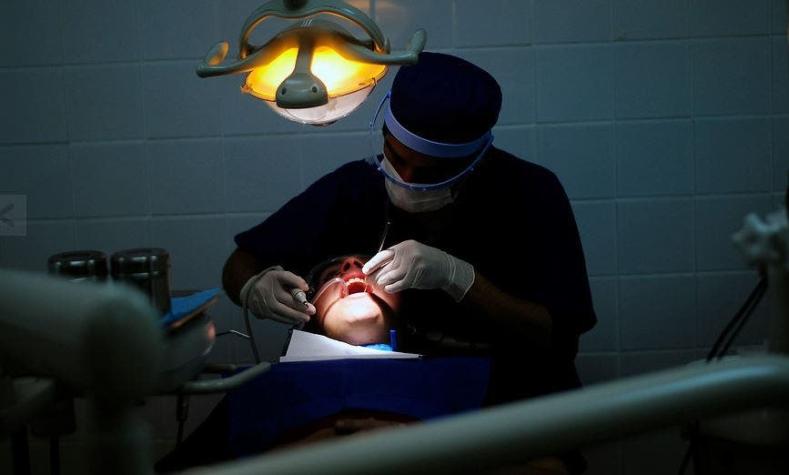 Colegio de Dentistas advierte que número de titulados aumentó más de 160%