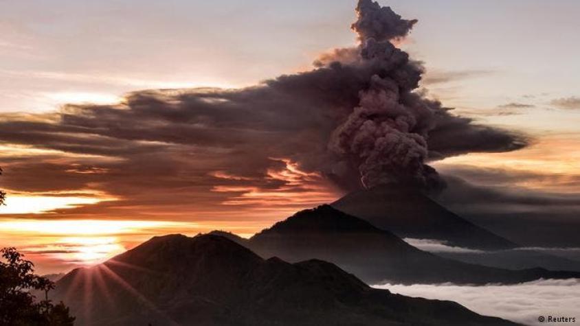 Indonesia: alerta máxima por erupción de volcán Gunung Agung