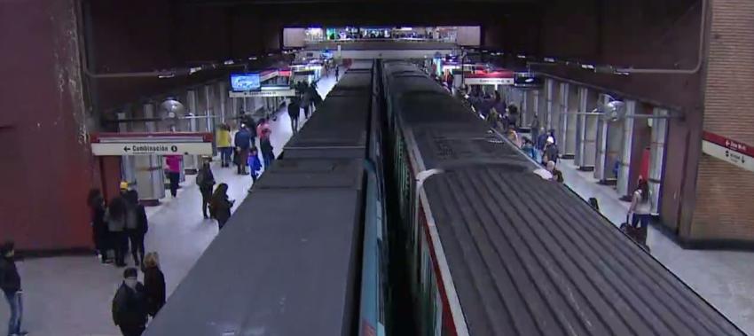 [VIDEO] Peligrosos descuidos en el Metro de Santiago