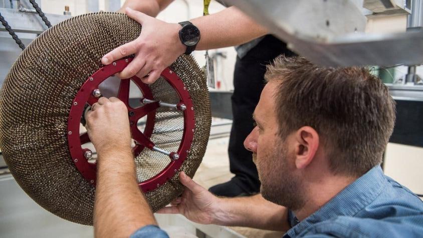 La "reinvención de la rueda": la NASA crea un casi indestructible sustituto del neumático