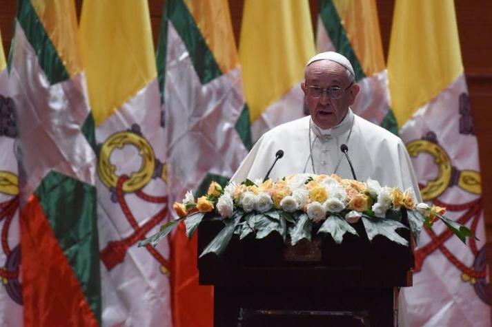 El papa pide en Birmania respeto a "cada grupo étnico" sin nombrar a rohingya