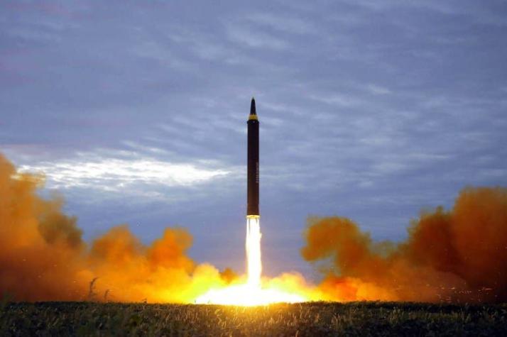 Corea del Norte lanza un misil balístico hacia Japón