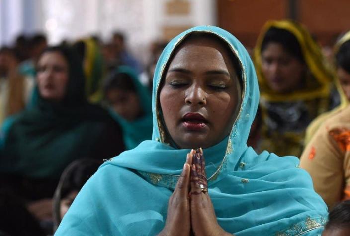 Al menos cinco muertos en atentado suicida contra iglesia en Pakistán