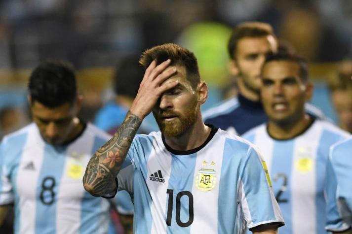 Le cortan las piernas a la estatua de Messi en Buenos Aires