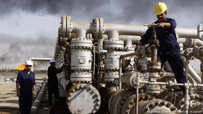 Productores de petróleo extienden recortes en producción hasta fines de 2018