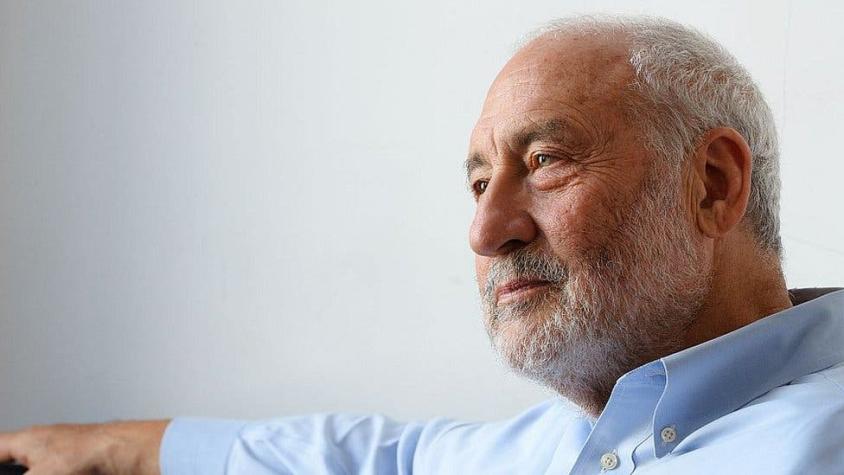 Por qué el Premio Nobel de Economía Joseph Stiglitz cree que se deben prohibir los bitcoins