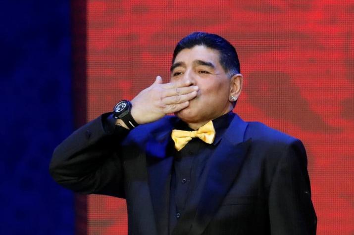 Cómo Maradona y su humita  amarillo se robaron la atención en Moscú