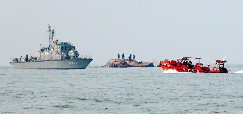 Trece muertos en naufragio de un barco pesquero en Corea del Sur