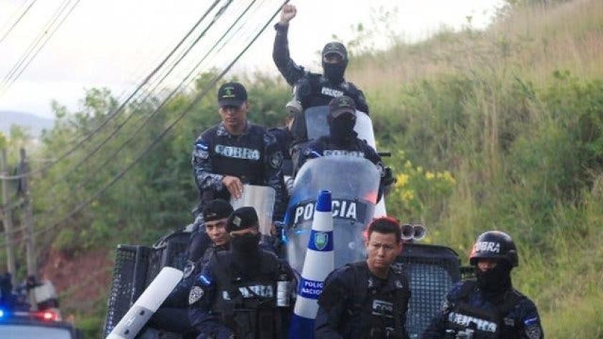 Honduras. Policías se niegan a reprimir las protestas que desafían el toque de queda