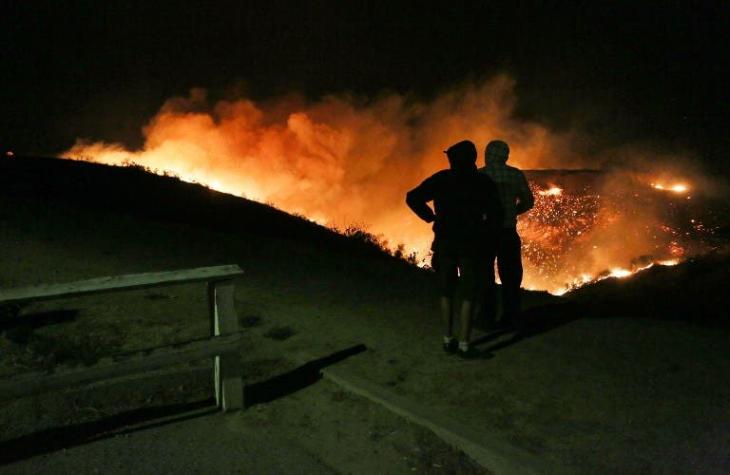 California de nuevo afectada por gigantesco incendio forestal