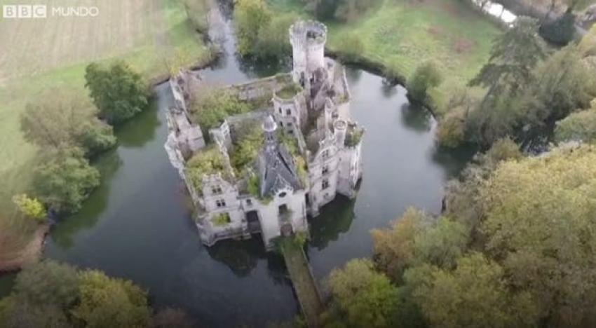 [VIDEO] ¿Por qué más de 6.500 personas compraron un castillo en ruinas en Francia?