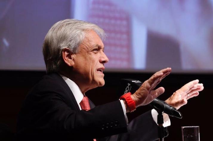 Piñera afirma que comando de Guillier es controlado por "las fuerzas de más extrema izquierda"