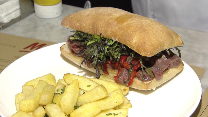 [VIDEO] New York Times destaca a Chile por sus sandwicherías