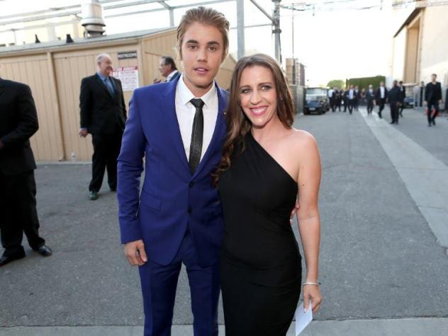 ¿Qué piensa la madre de Justin Bieber de que su hijo haya vuelto con Selena Gomez?