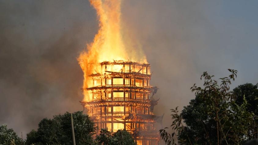 Una de las pagodas de madera más altas del mundo fue totalmente destruida por un incendio
