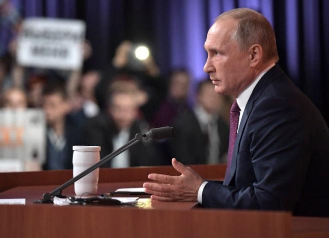 Putin dice que presunta injerencia rusa en EEUU fue "inventada" por oposición a Trump