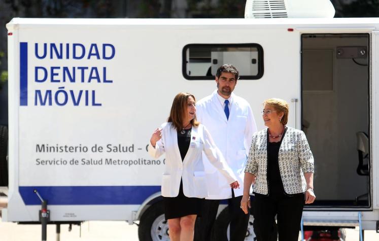 Programa de salud bucal: Presidenta presenta nuevas unidades dentales móviles