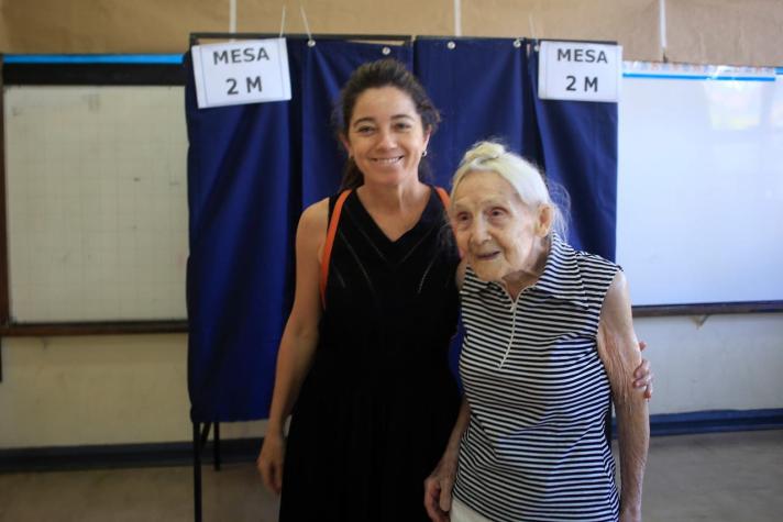 Mujer de 103 años concurrió a votar en esta segunda vuelta