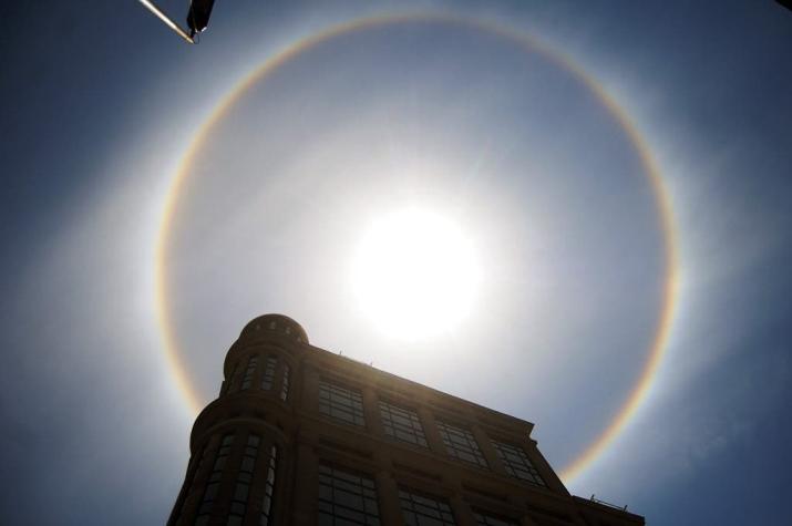 ¿Qué es ese halo en el Sol que se vio hoy en Santiago?