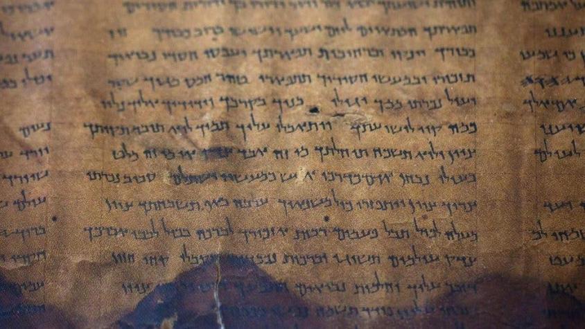 El genio falsificador que "descubrió" un pergamino con uno de los libros más antiguos de Biblia