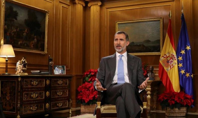 El rey de España insta al Parlamento catalán a evitar el enfrentamiento