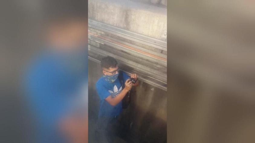 [VIDEO] Detienen el metro para hacer grafitis