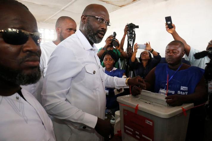 El ex futbolista George Weah gana por amplio margen elecciones en Liberia