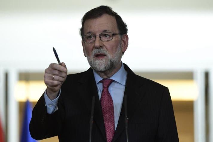 Rajoy considera "absurdo" que Puigdemont quiera gobernar Cataluña desde el extranjero