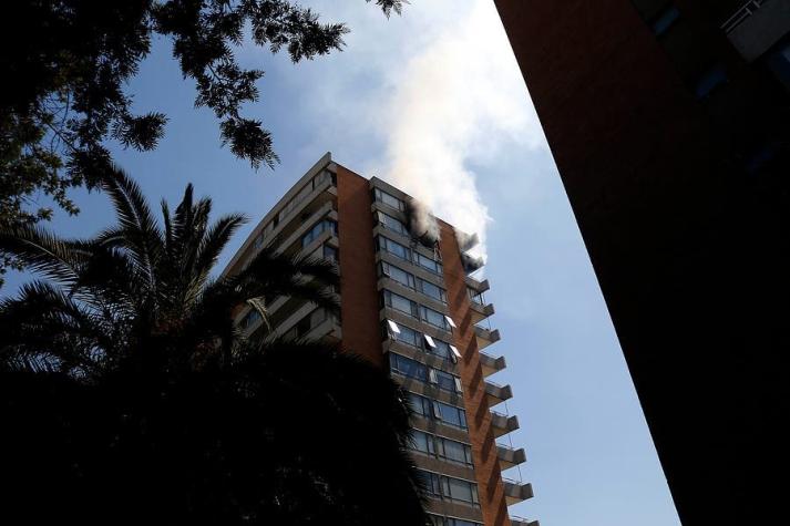 Incendio afectó a condominio en Eliodoro Yáñez con Román Díaz