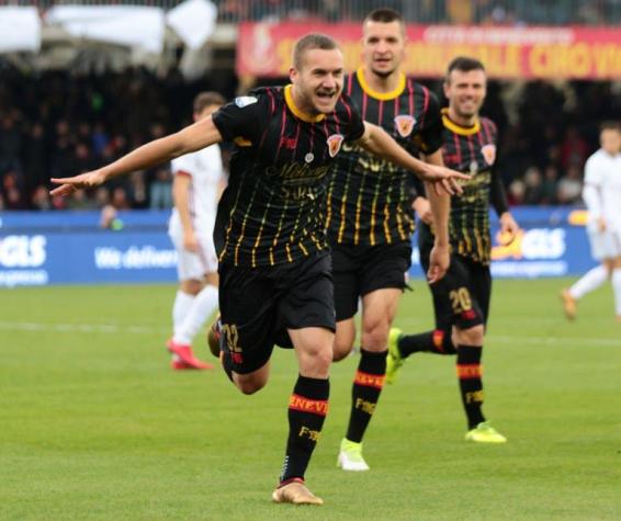 Benevento logra la primera victoria de su historia en la Serie A